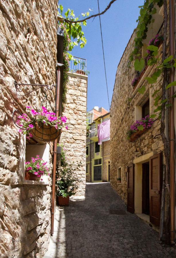Antiche In Pietra *