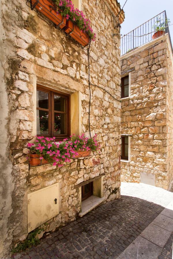 Antiche In Pietra *