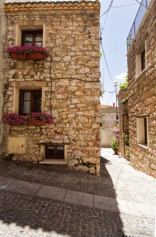 Antiche In Pietra *